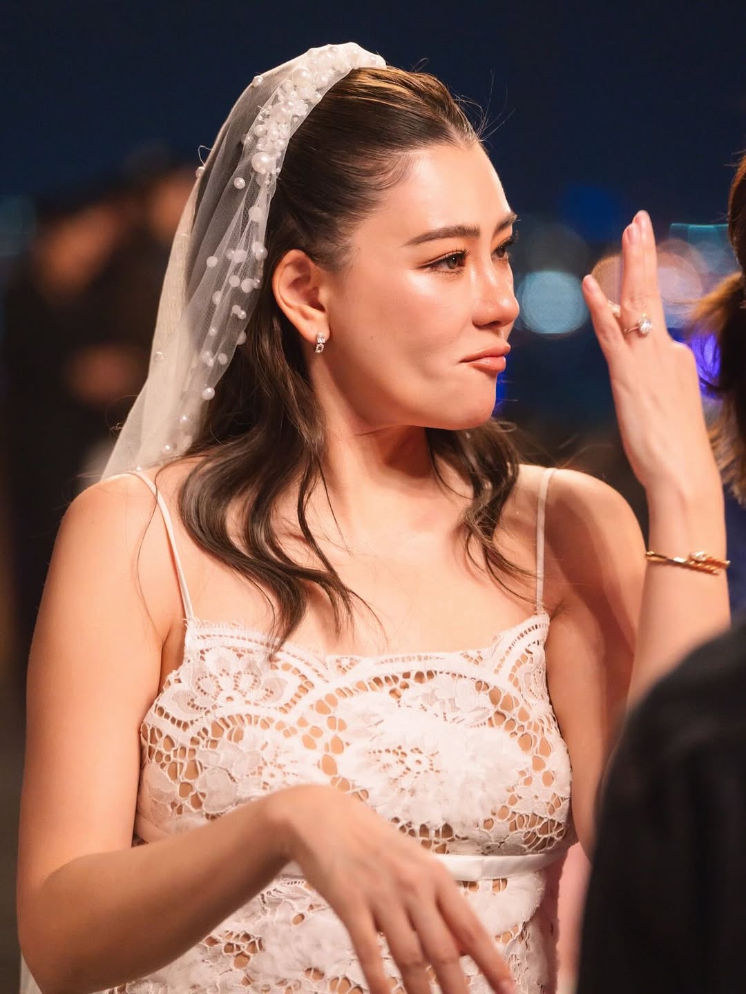 เมย์ เฟื่องอารมย์