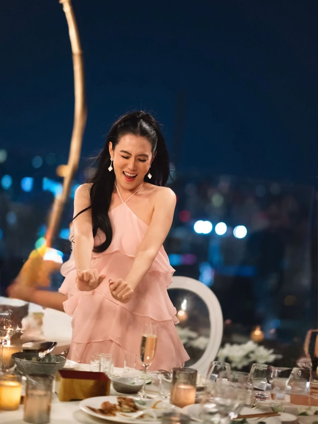 เมย์ เฟื่องอารมย์