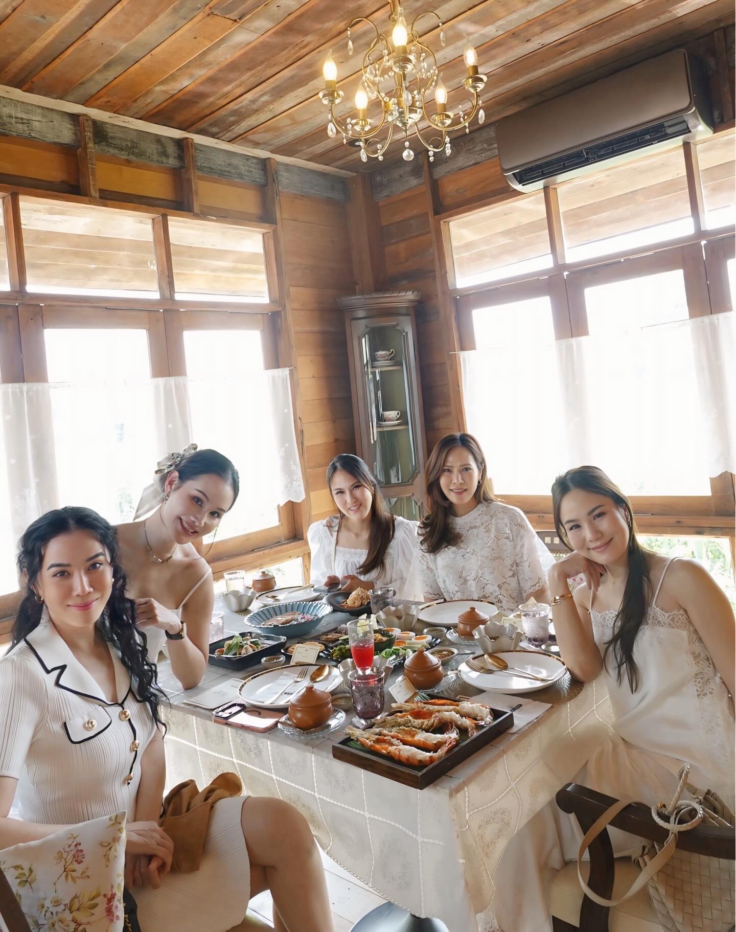 เมย์ เฟื่องอารมย์