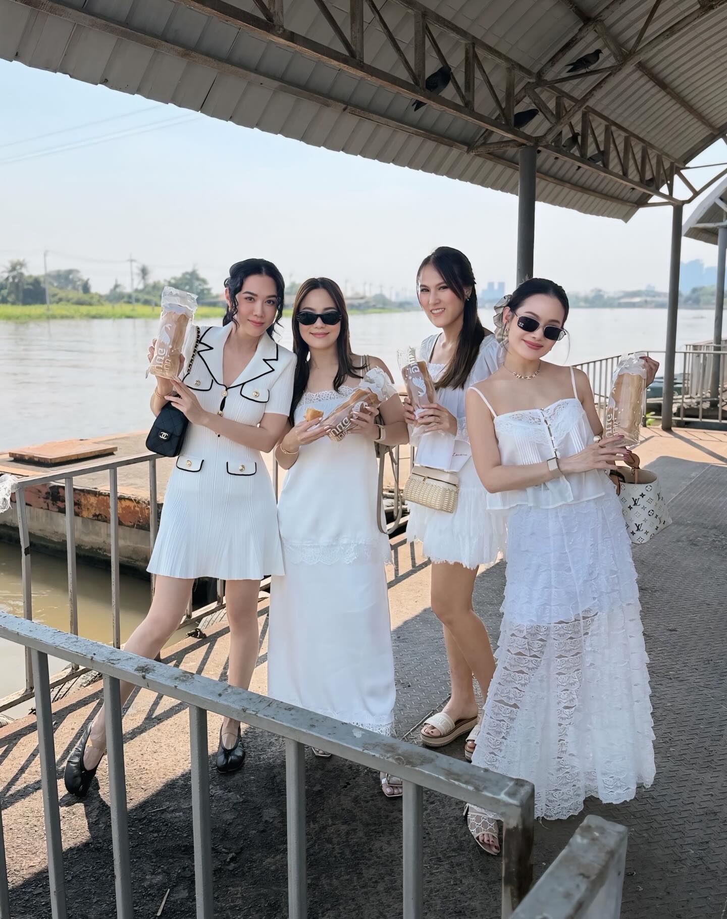 เมย์ เฟื่องอารมย์