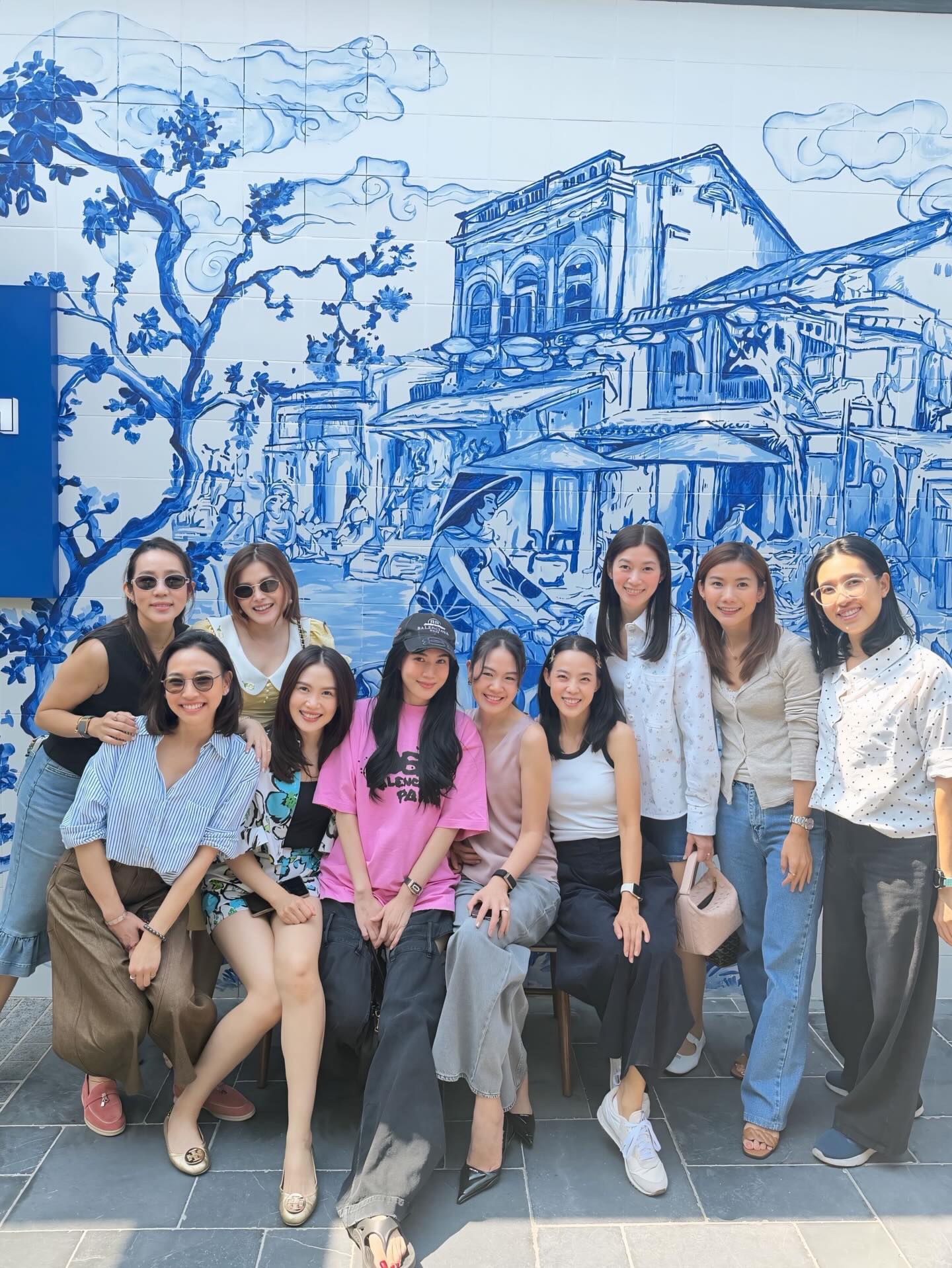 เมย์ เฟื่องอารมย์