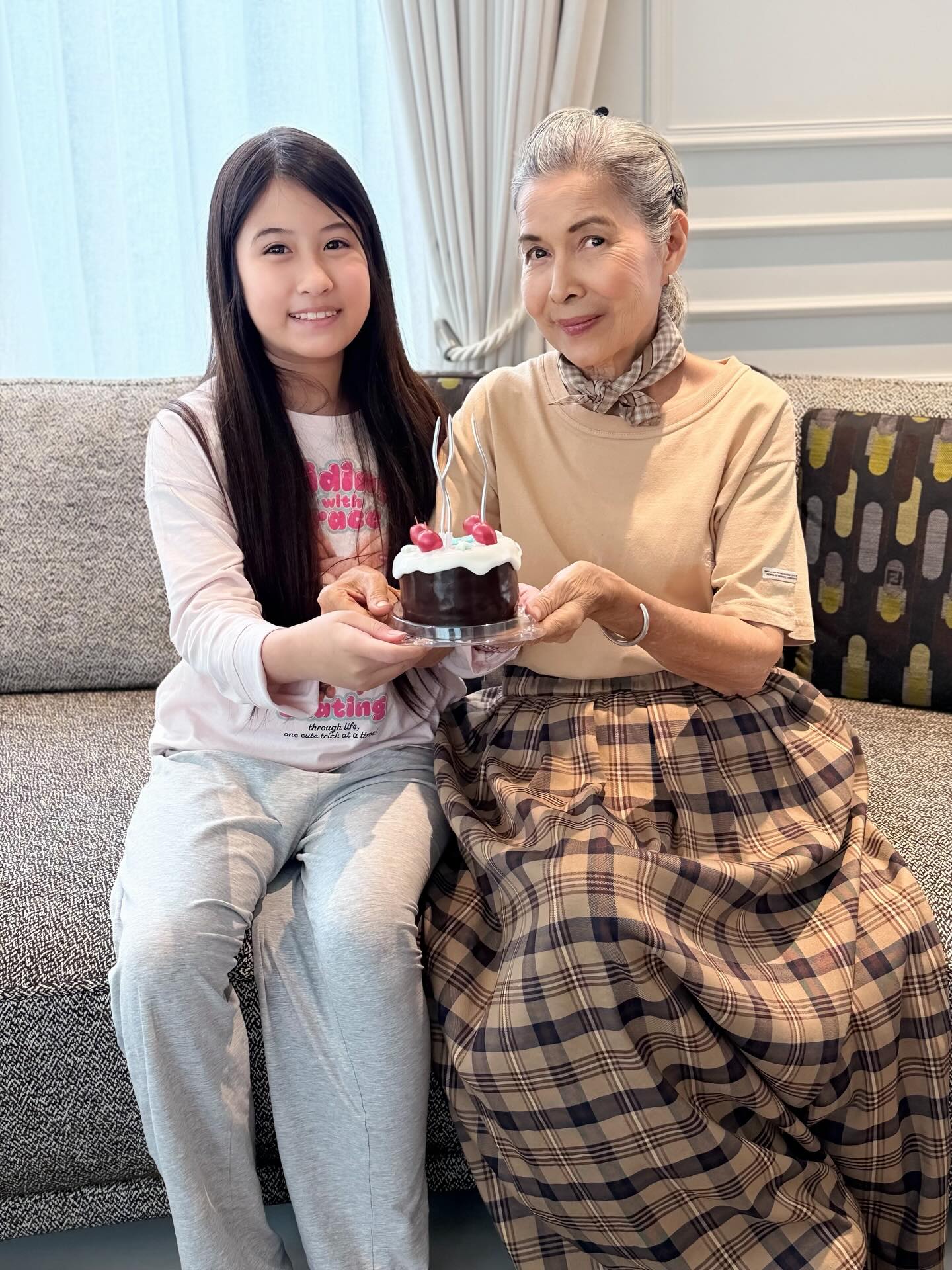 เมย์ เฟื่องอารมย์