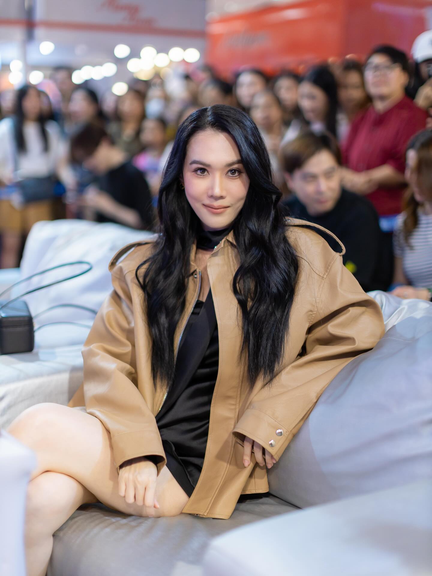 เมย์ เฟื่องอารมย์