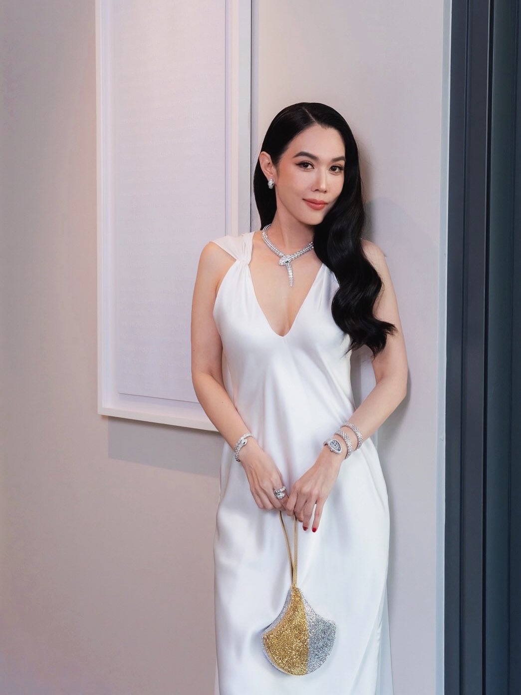 เมย์ เฟื่องอารมย์