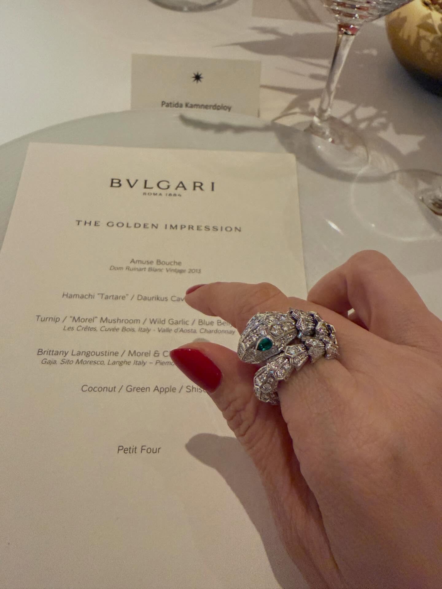 เมย์ เฟื่องอารมย์