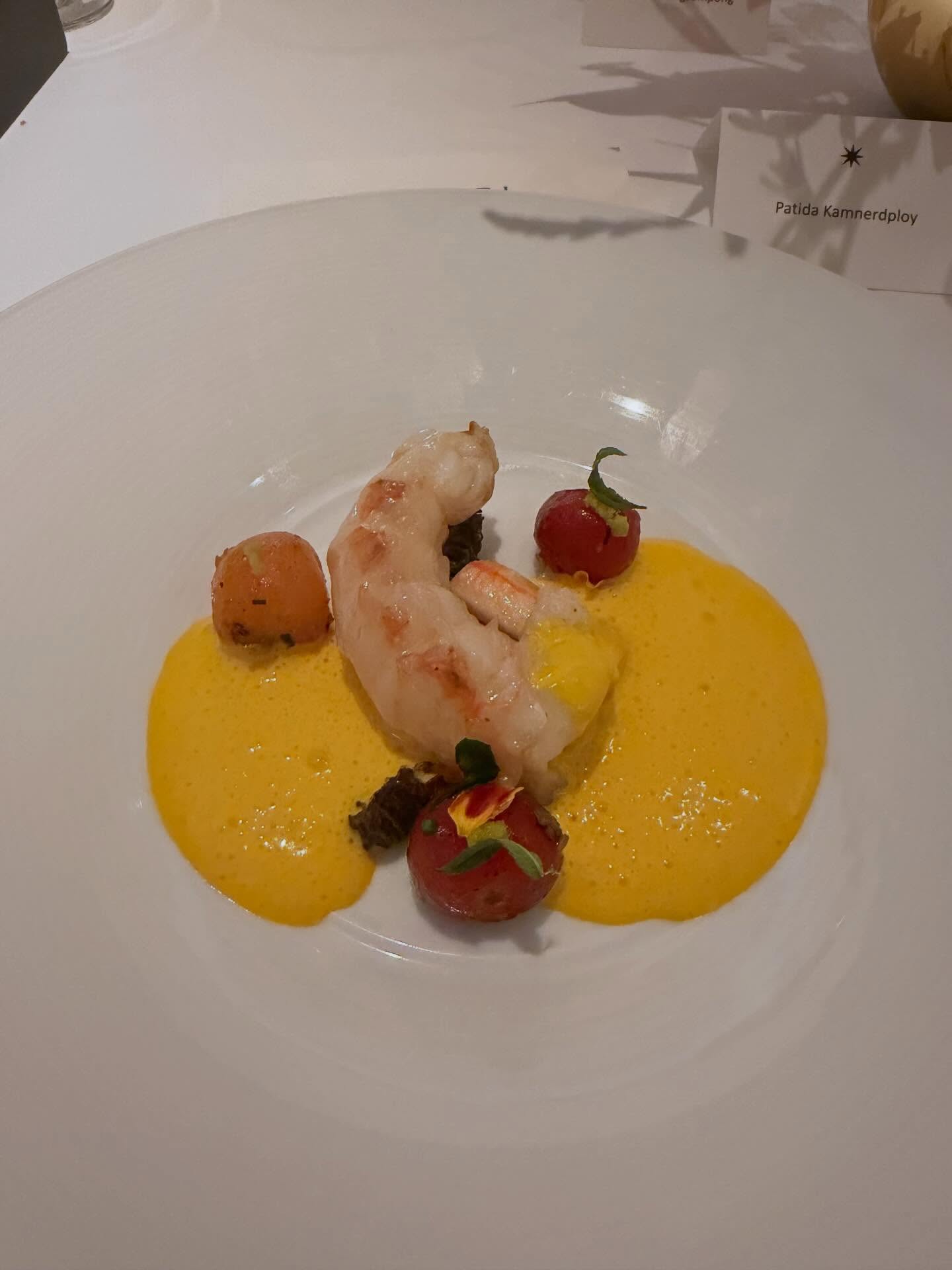 เมย์ เฟื่องอารมย์