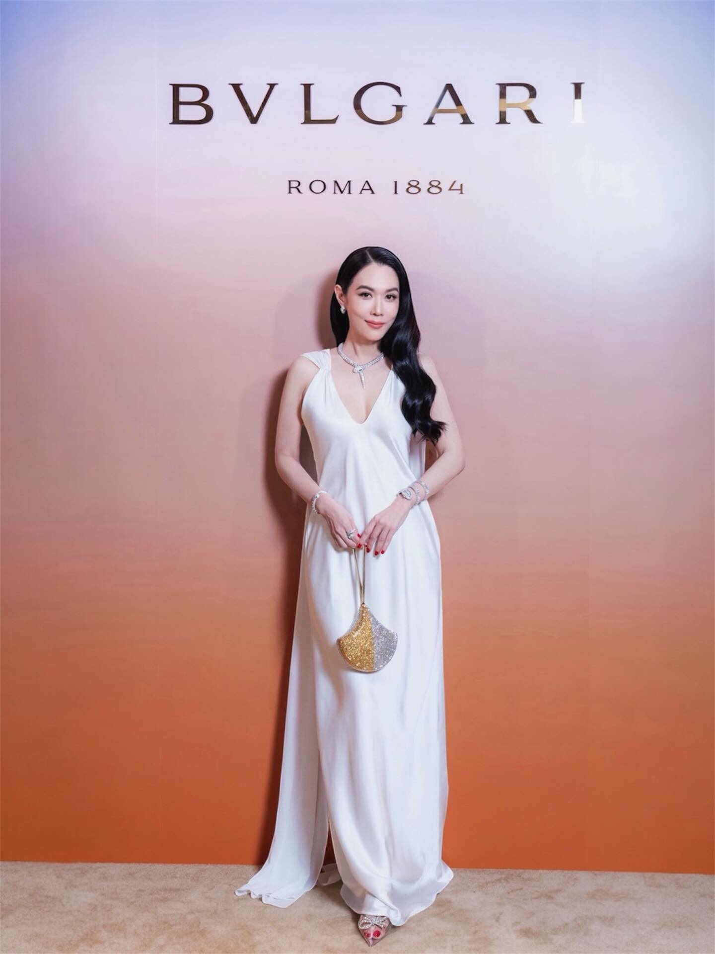 เมย์ เฟื่องอารมย์