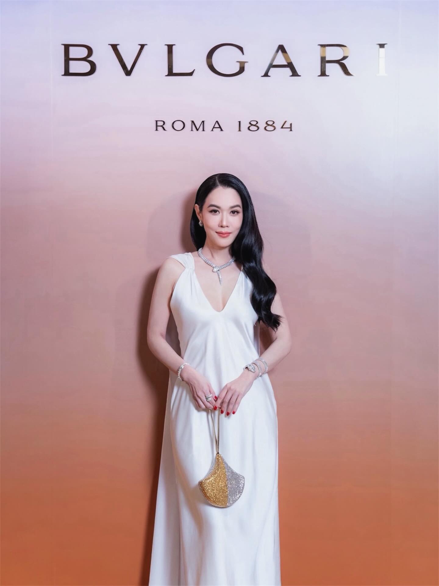 เมย์ เฟื่องอารมย์