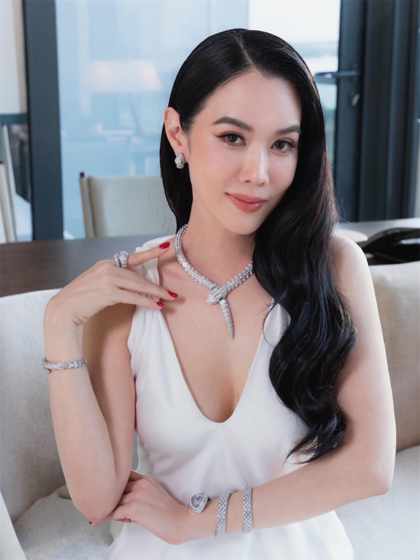 เมย์ เฟื่องอารมย์