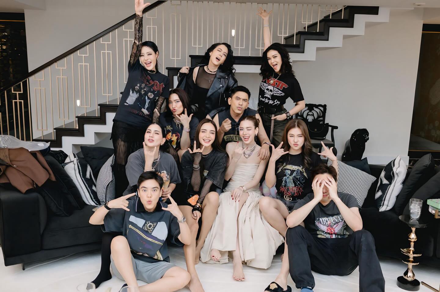 เมย์ เฟื่องอารมย์