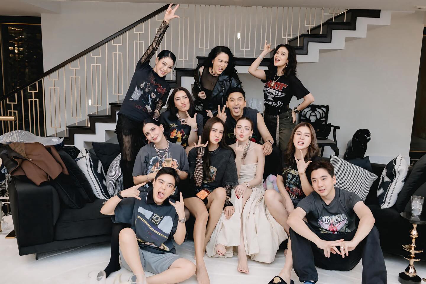 เมย์ เฟื่องอารมย์