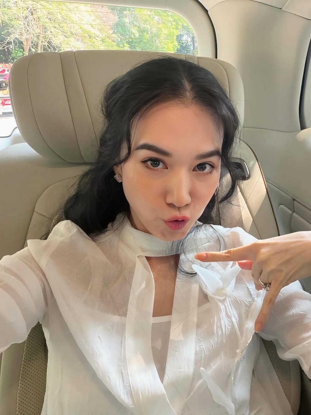เมย์ เฟื่องอารมย์