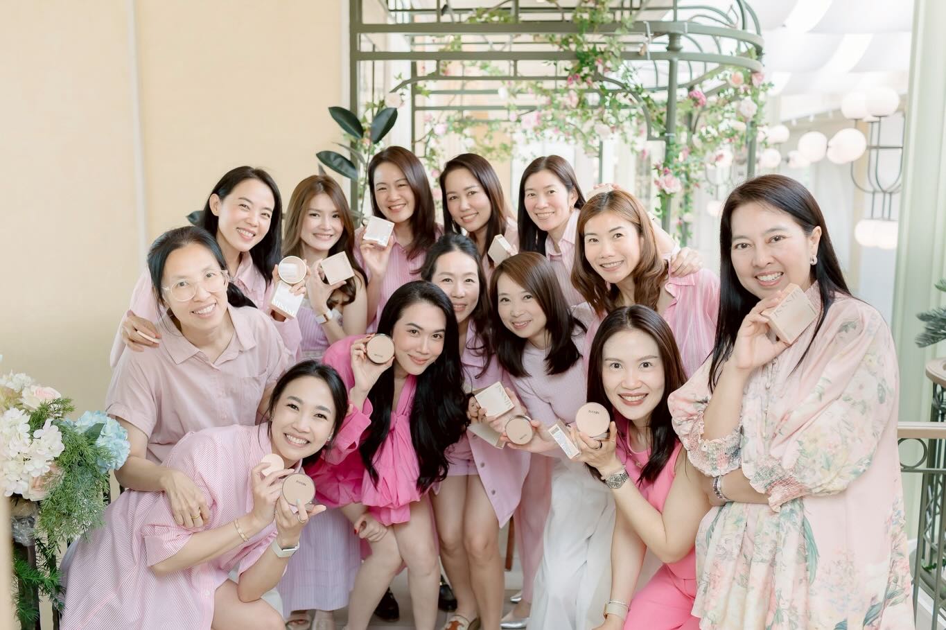 เมย์ เฟื่องอารมย์