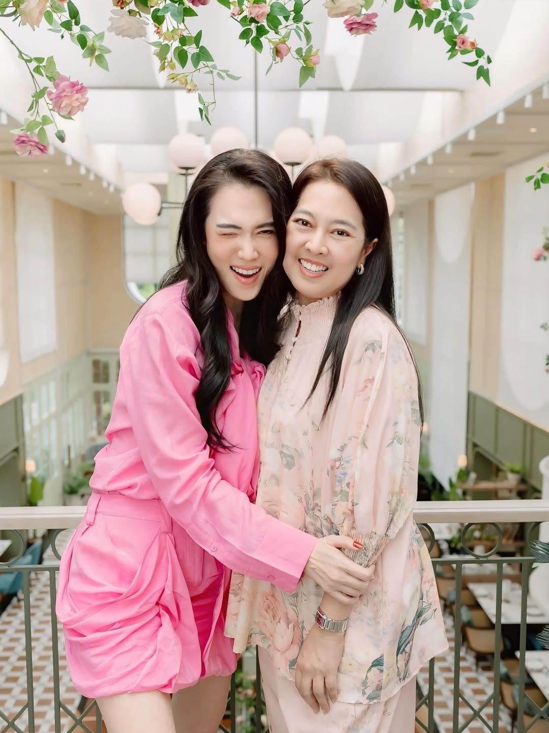 เมย์ เฟื่องอารมย์
