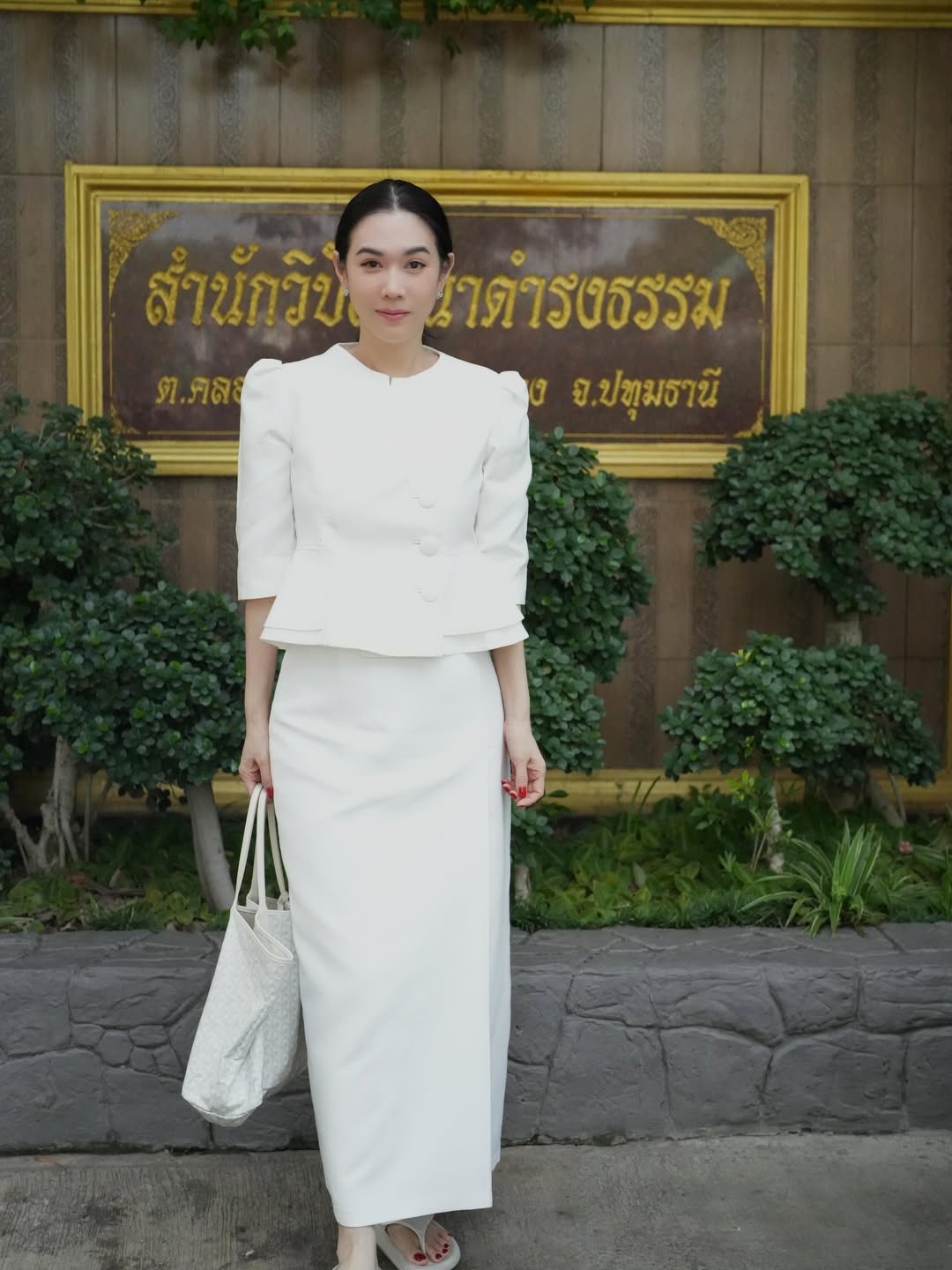 เมย์ เฟื่องอารมย์