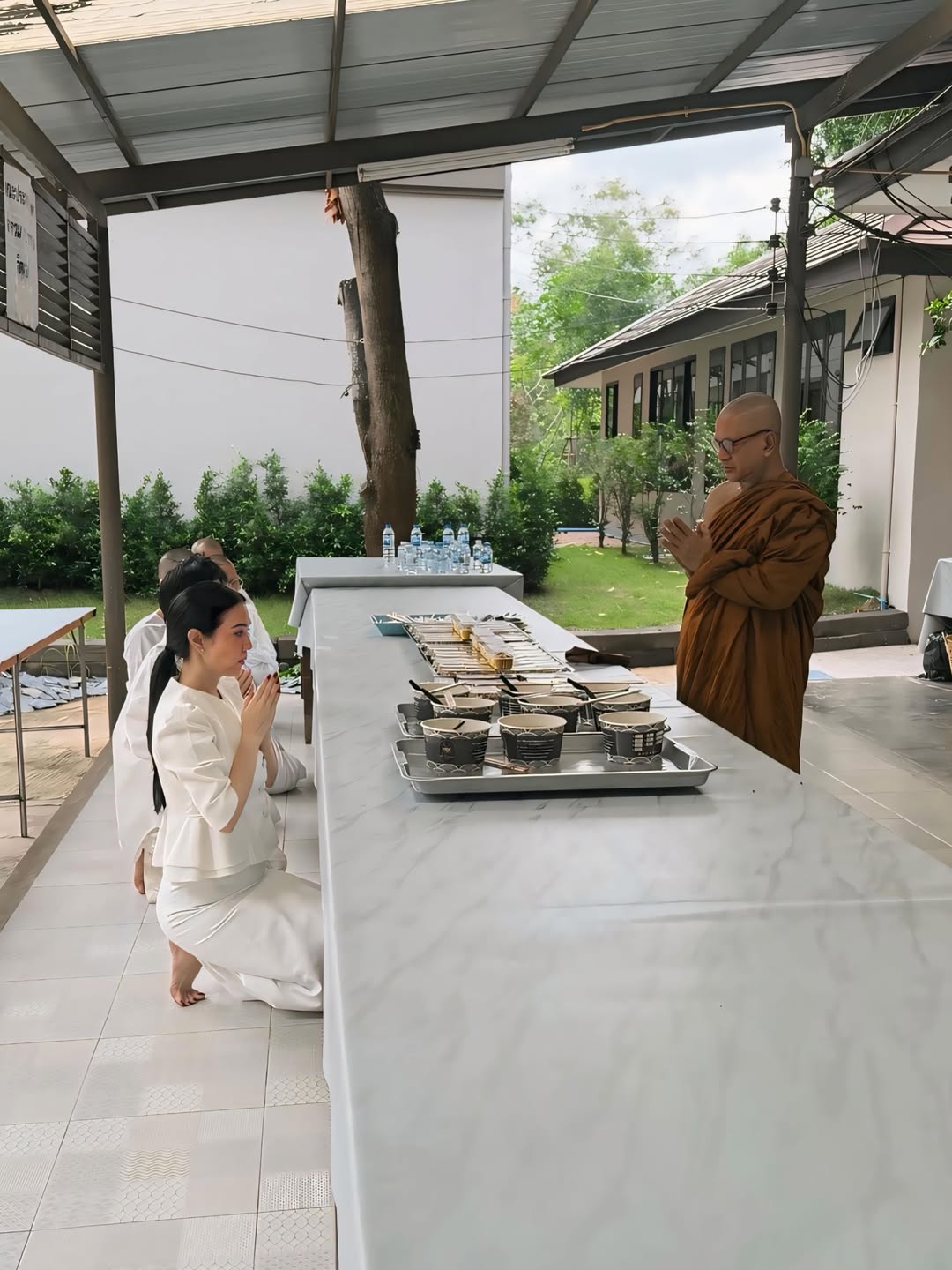 เมย์ เฟื่องอารมย์