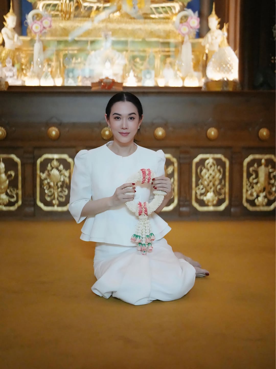 เมย์ เฟื่องอารมย์