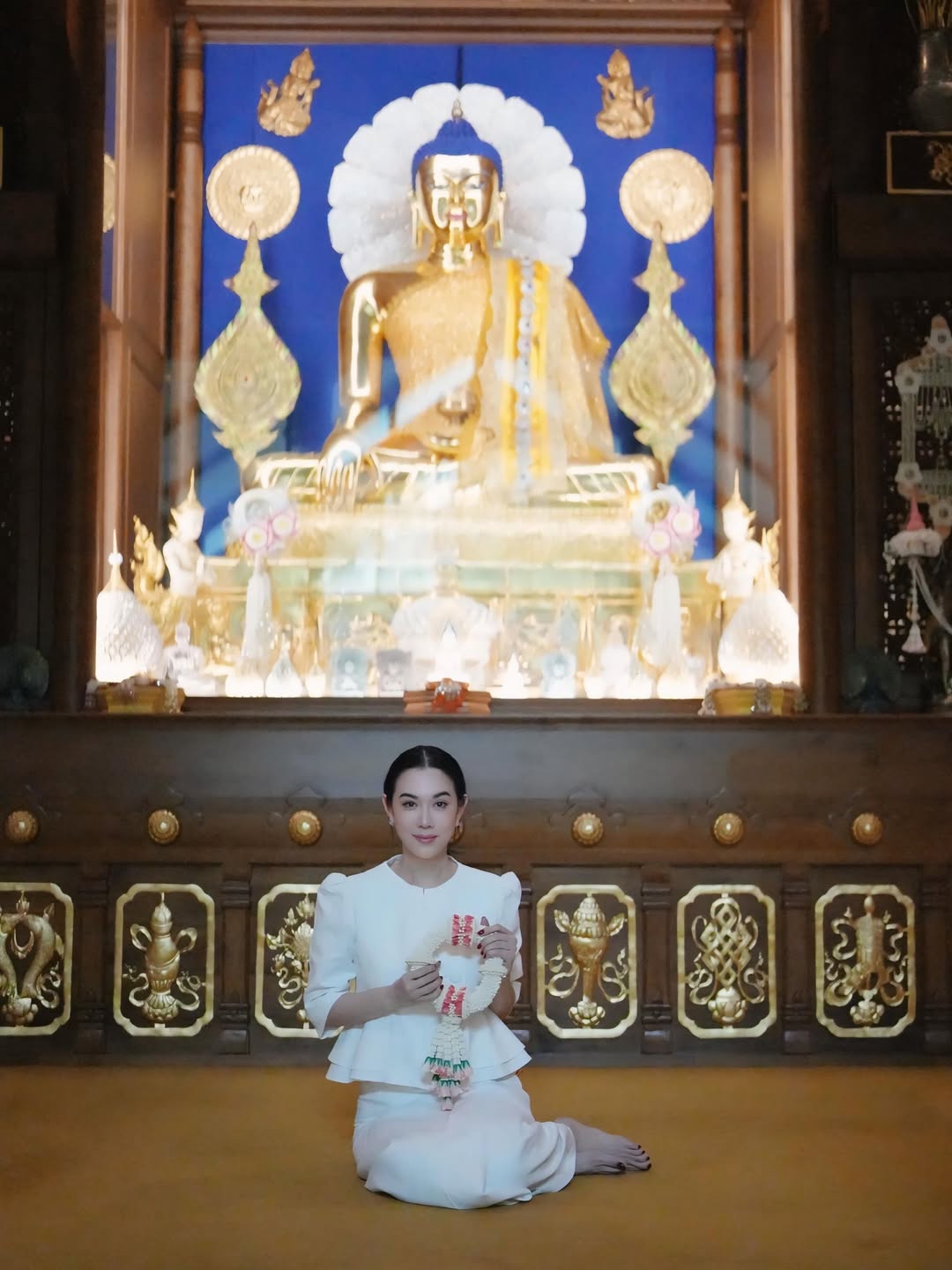 เมย์ เฟื่องอารมย์