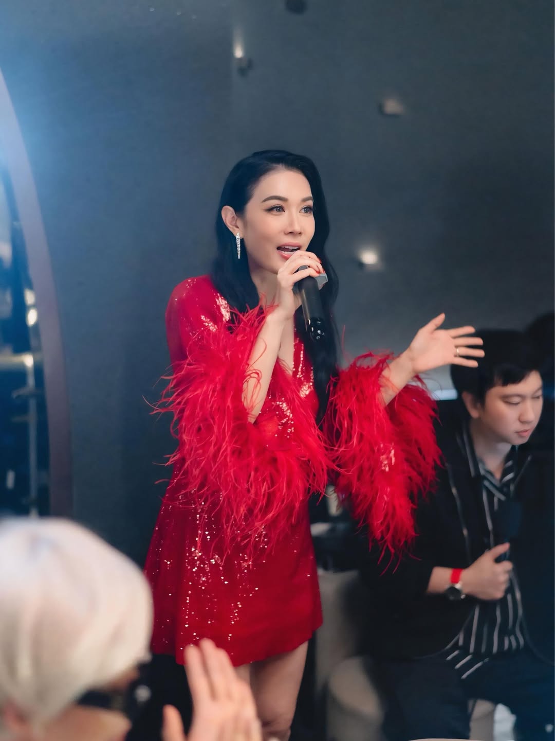 เมย์ เฟื่องอารมย์