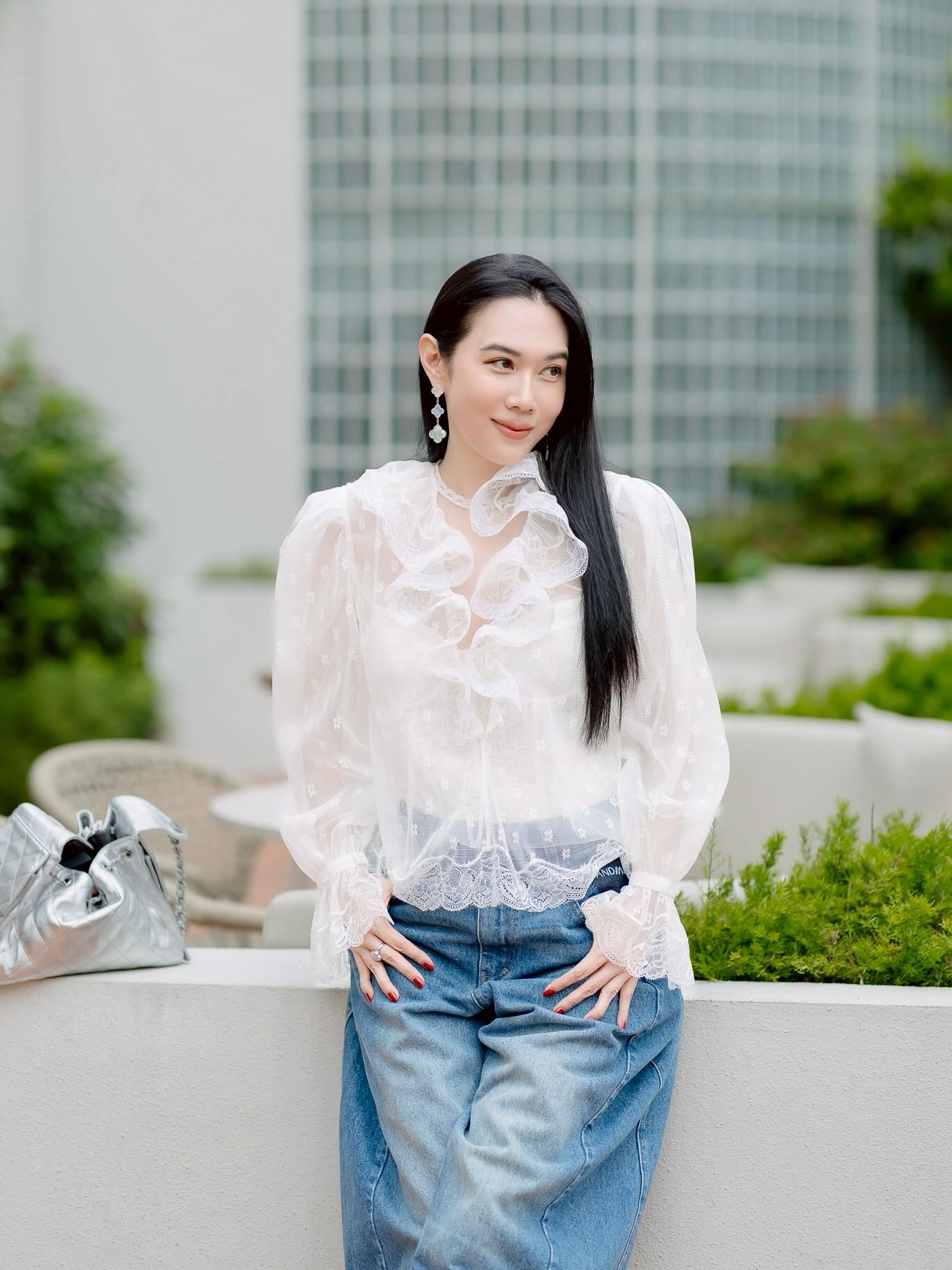 เมย์ เฟื่องอารมย์