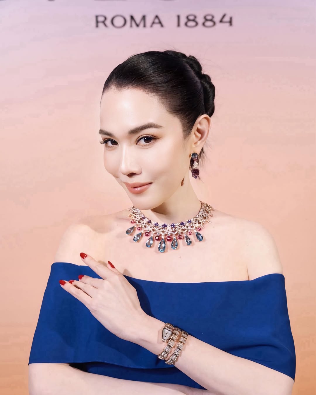 เมย์ เฟื่องอารมย์