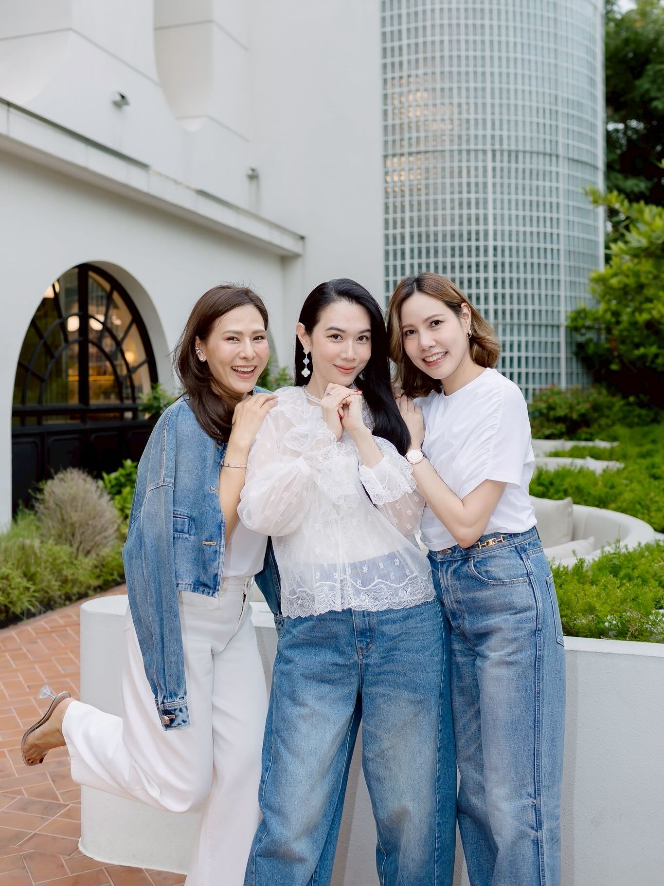 เมย์ เฟื่องอารมย์