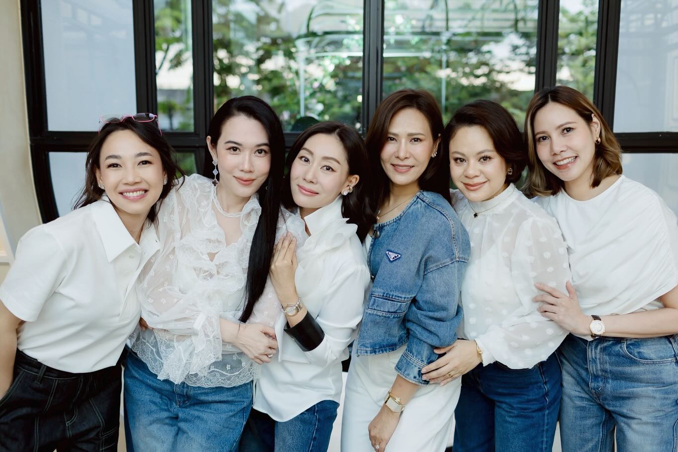 เมย์ เฟื่องอารมย์