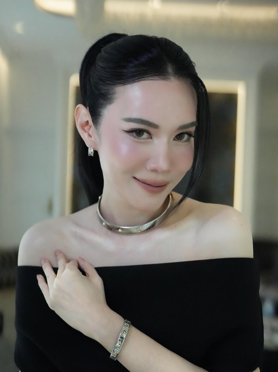 เมย์ เฟื่องอารมย์