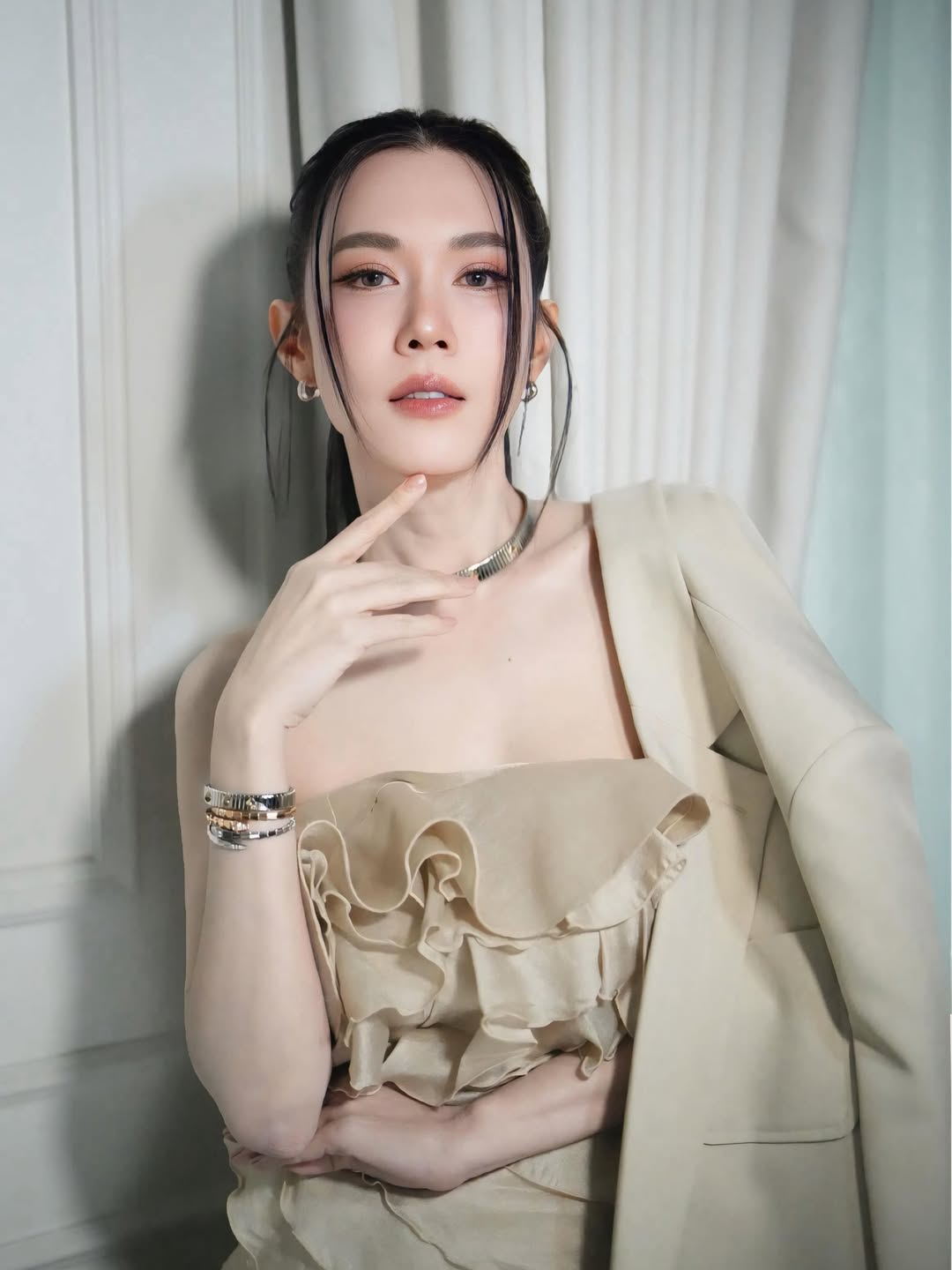 เมย์ เฟื่องอารมย์