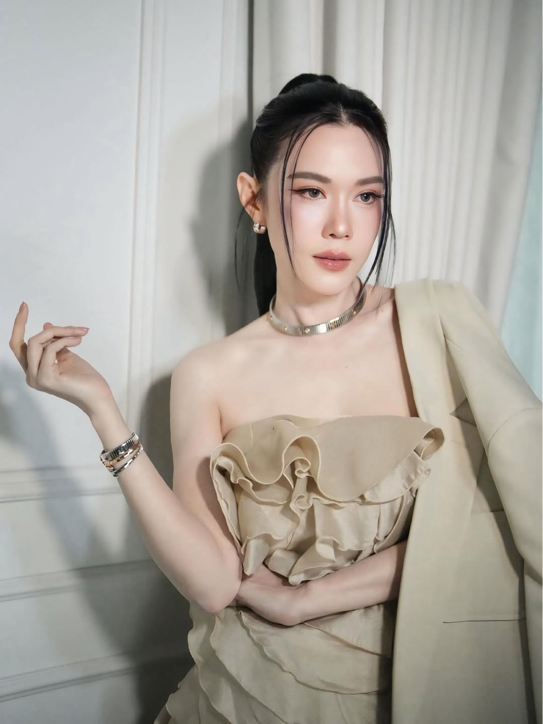 เมย์ เฟื่องอารมย์