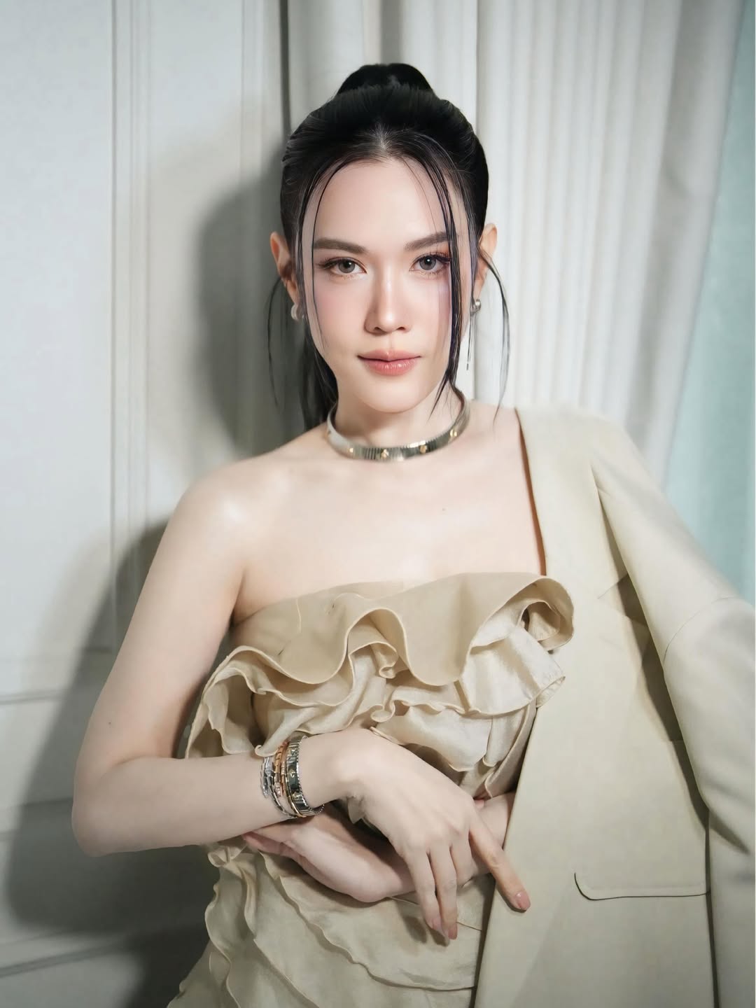 เมย์ เฟื่องอารมย์