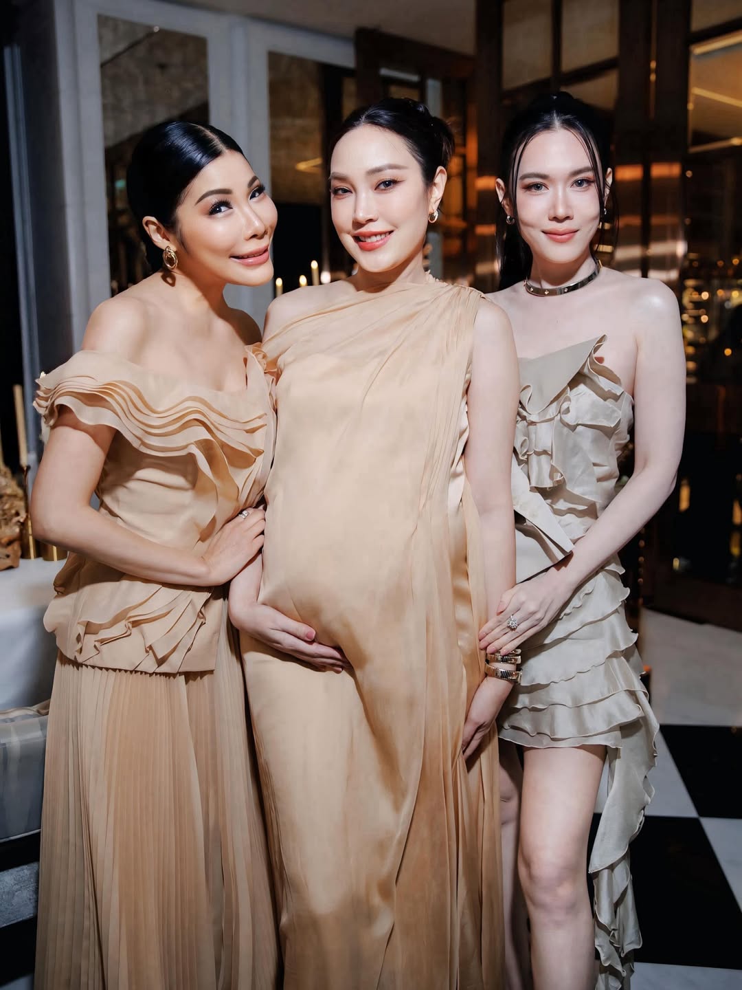 เมย์ เฟื่องอารมย์