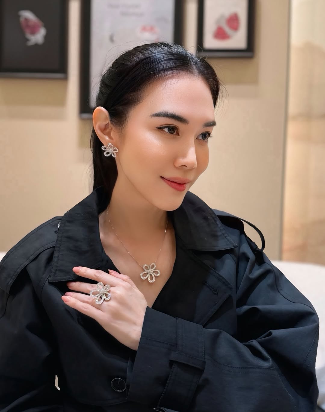 เมย์ เฟื่องอารมย์