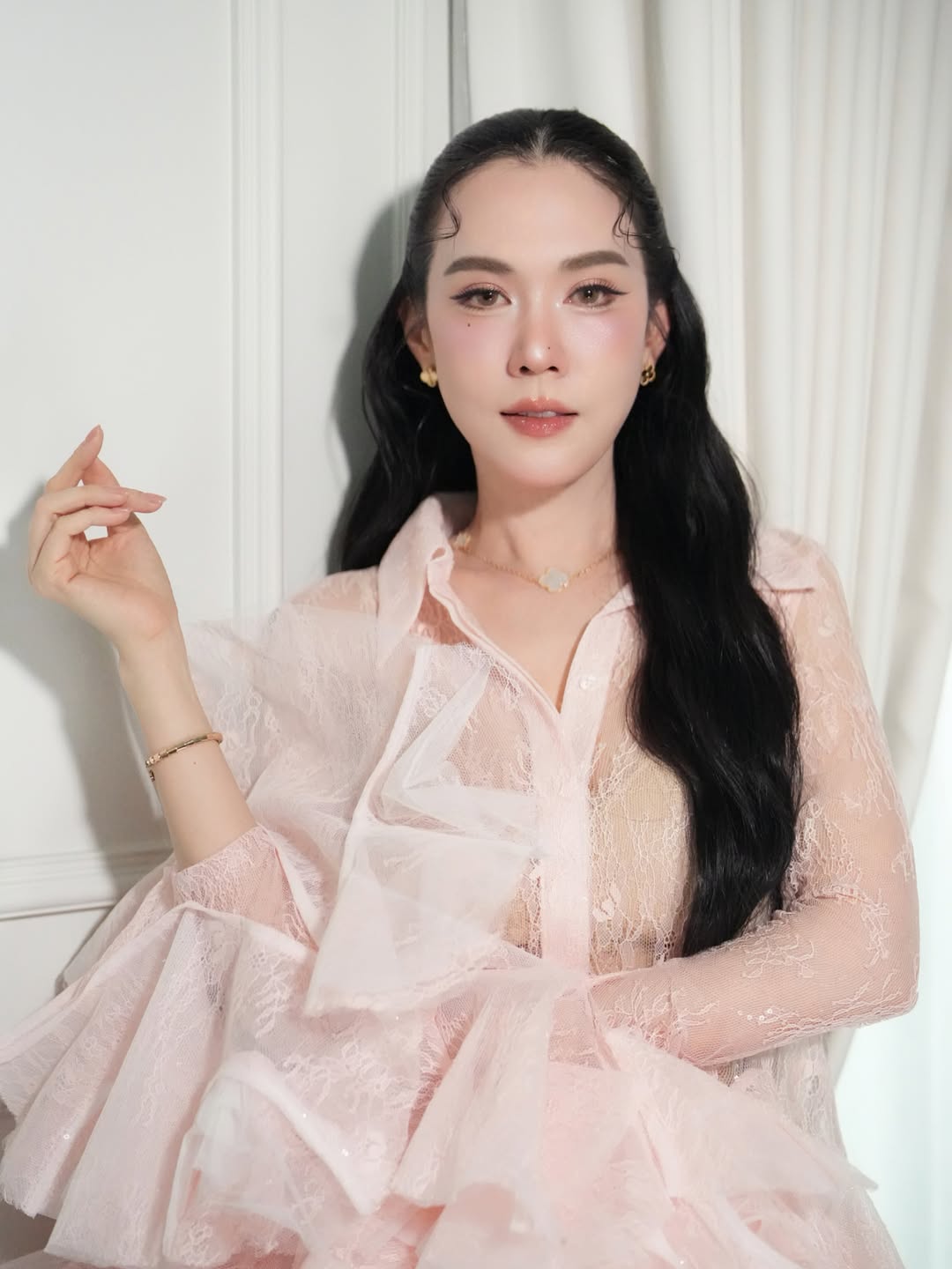 เมย์ เฟื่องอารมย์
