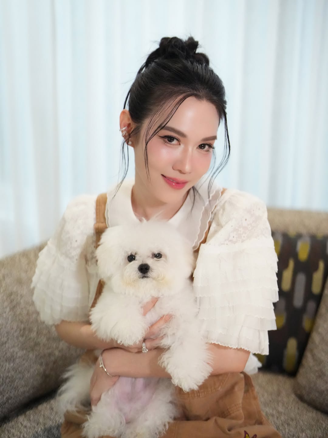 เมย์ เฟื่องอารมย์