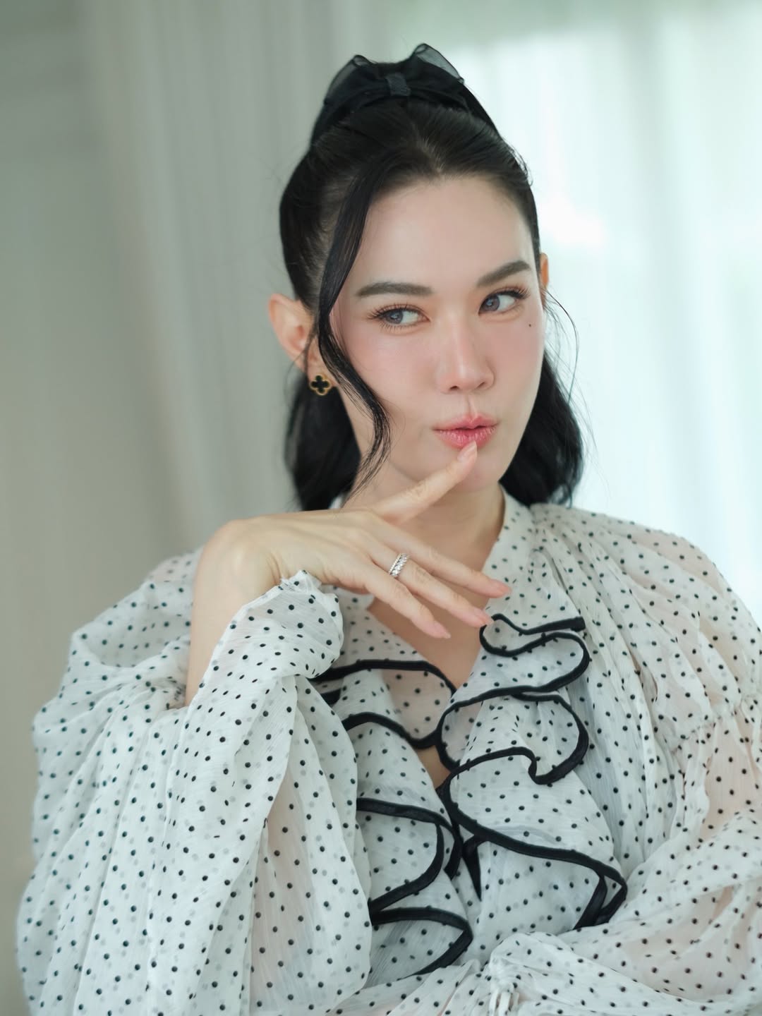 เมย์ เฟื่องอารมย์