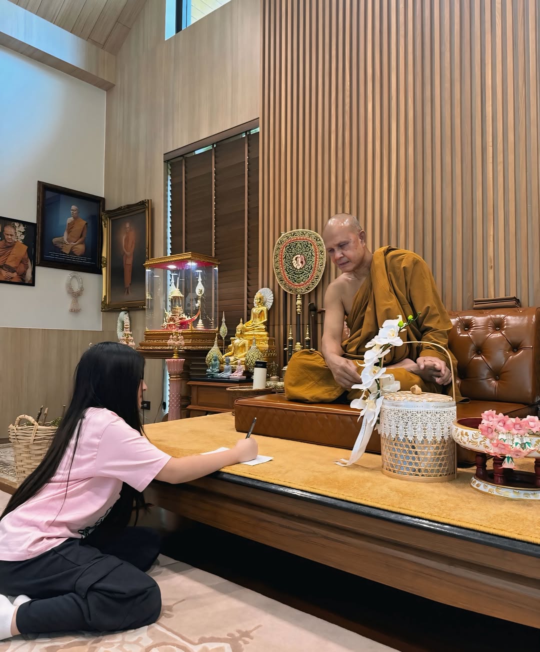 เมย์ เฟื่องอารมย์