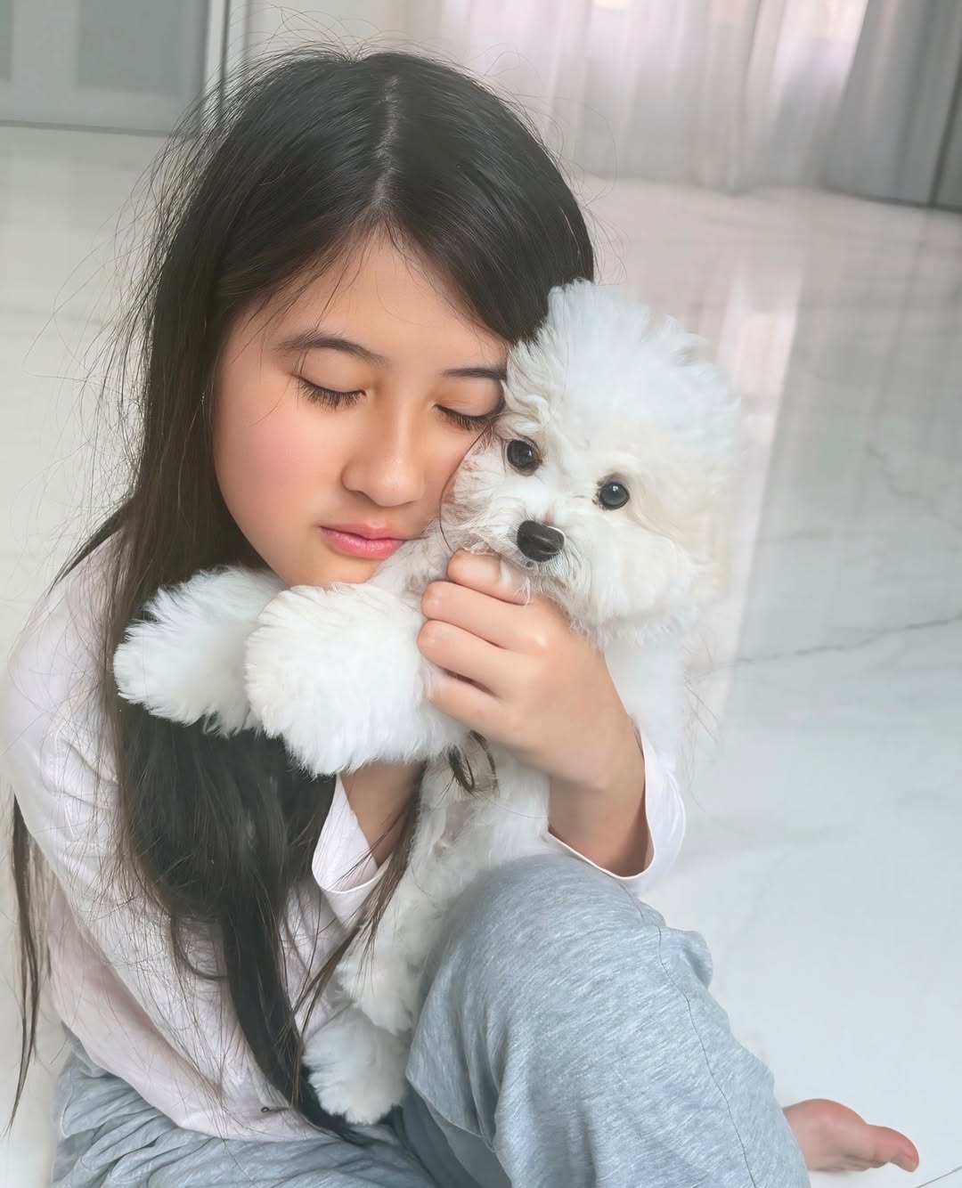 เมย์ เฟื่องอารมย์