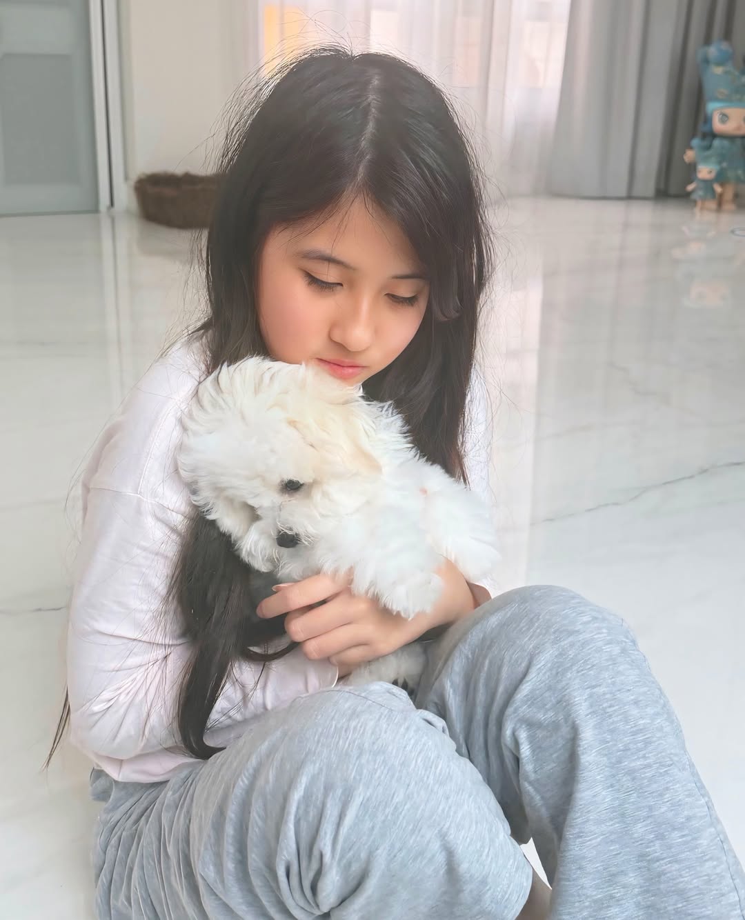 เมย์ เฟื่องอารมย์