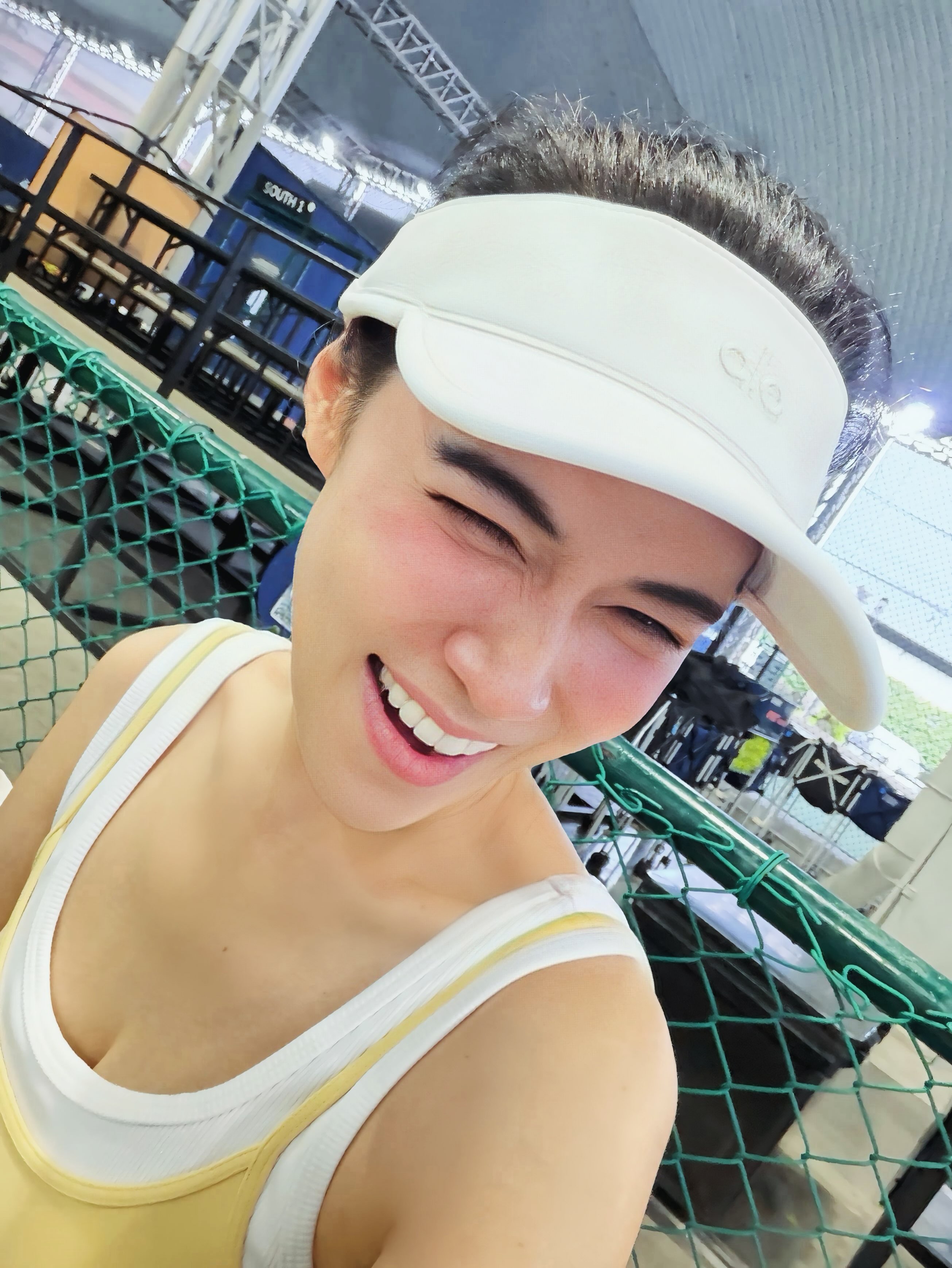 เมย์ เฟื่องอารมย์