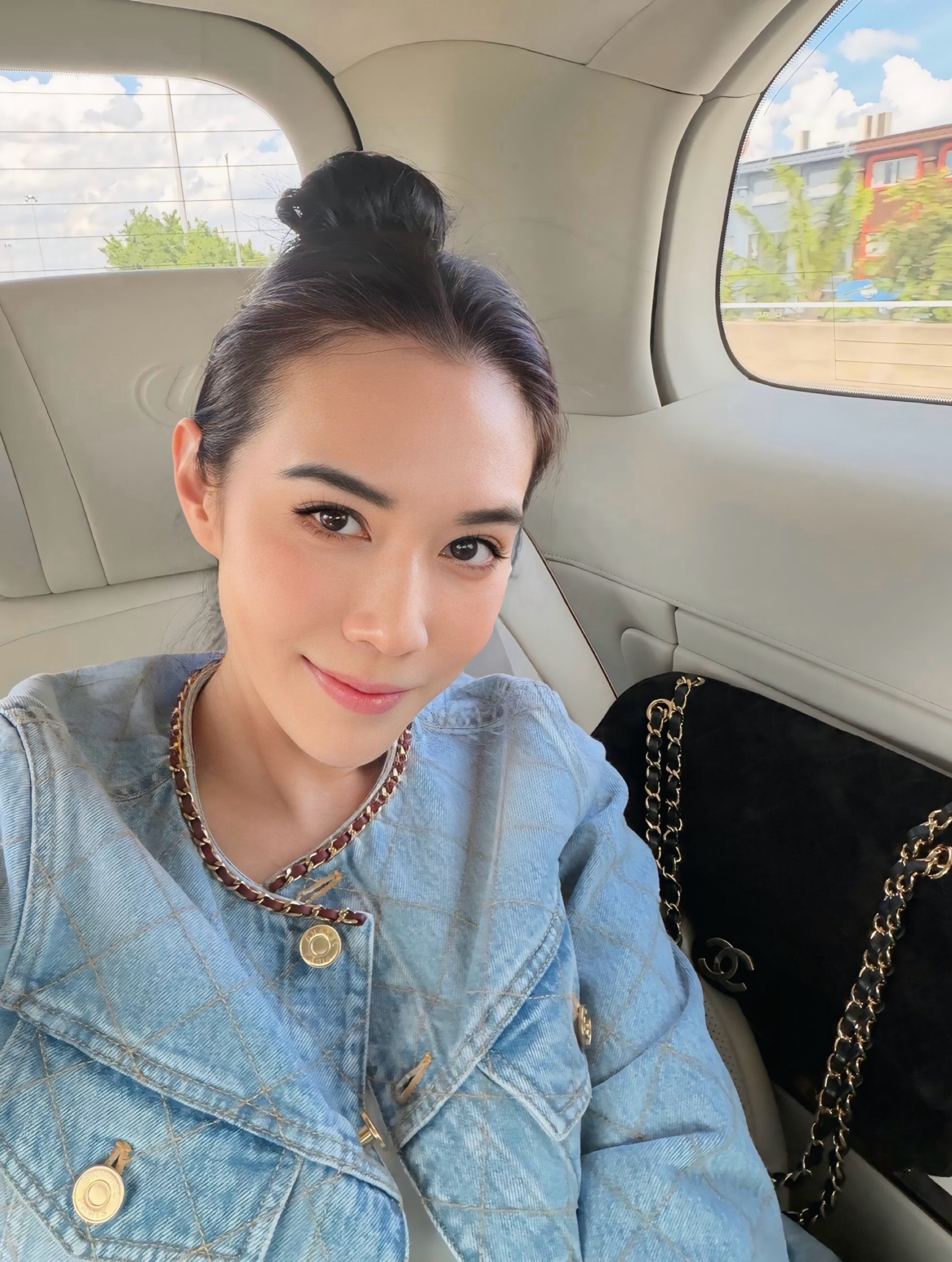เมย์ เฟื่องอารมย์