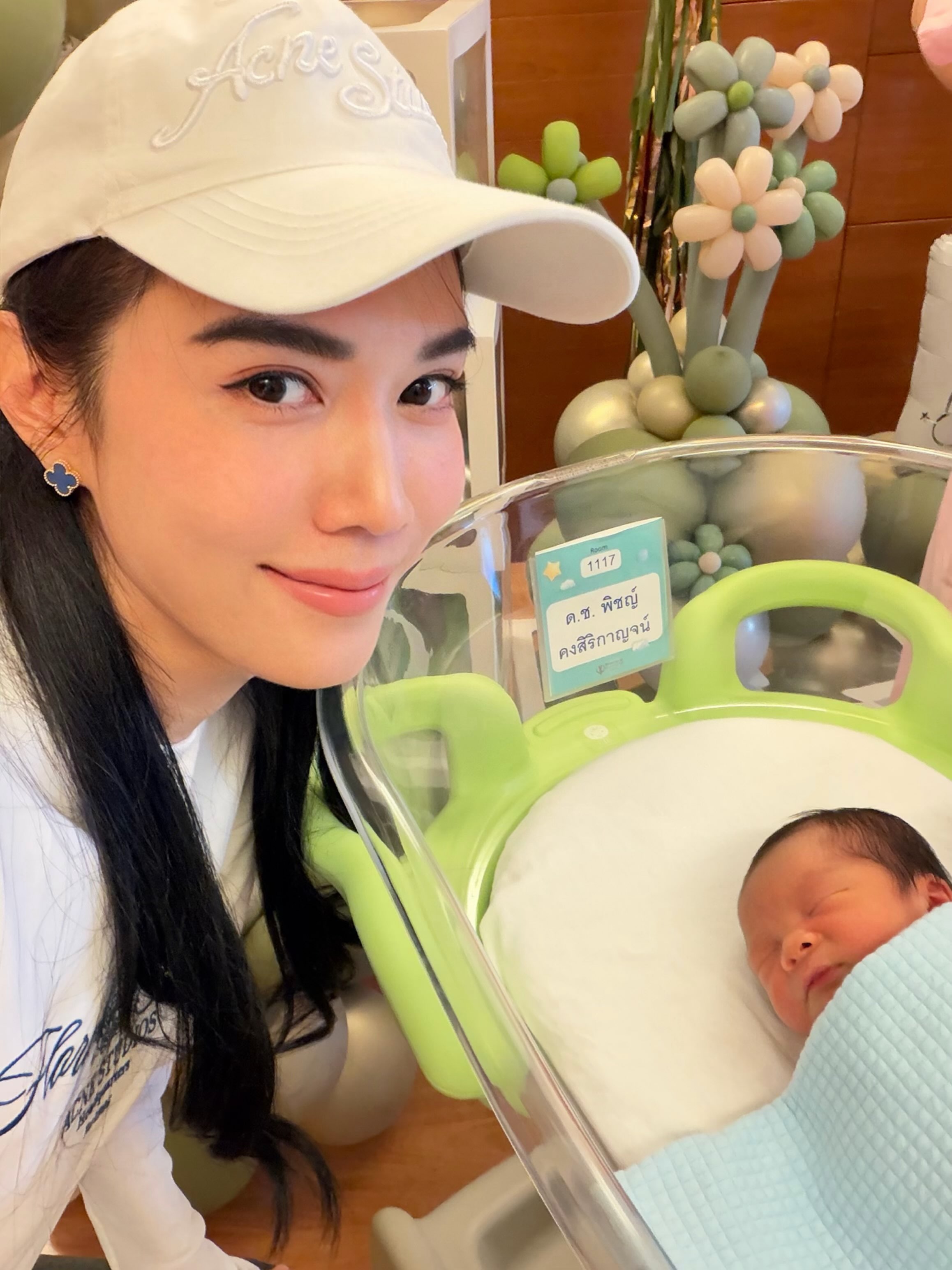 เมย์ เฟื่องอารมย์
