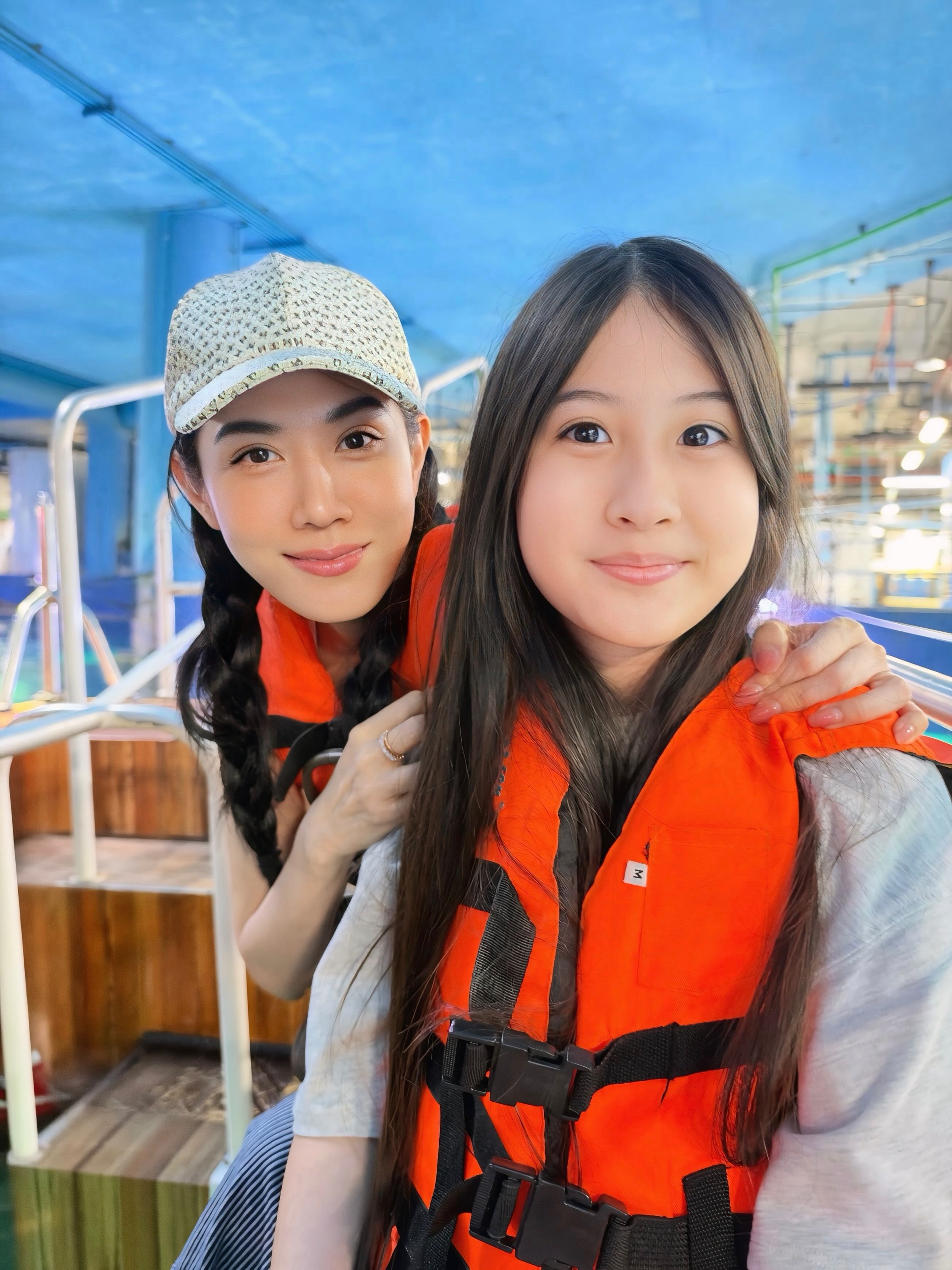 เมย์ เฟื่องอารมย์