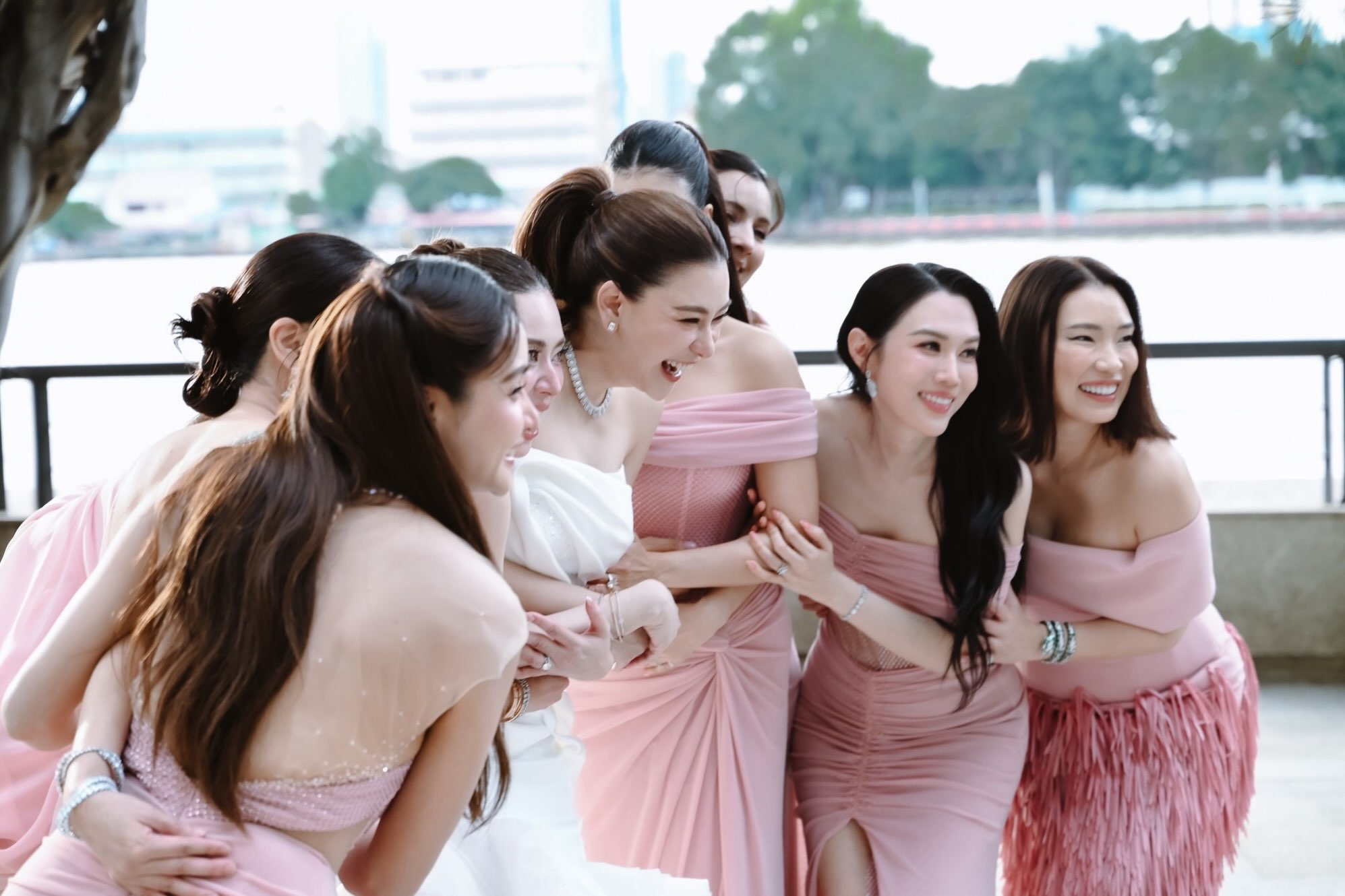เมย์ เฟื่องอารมย์