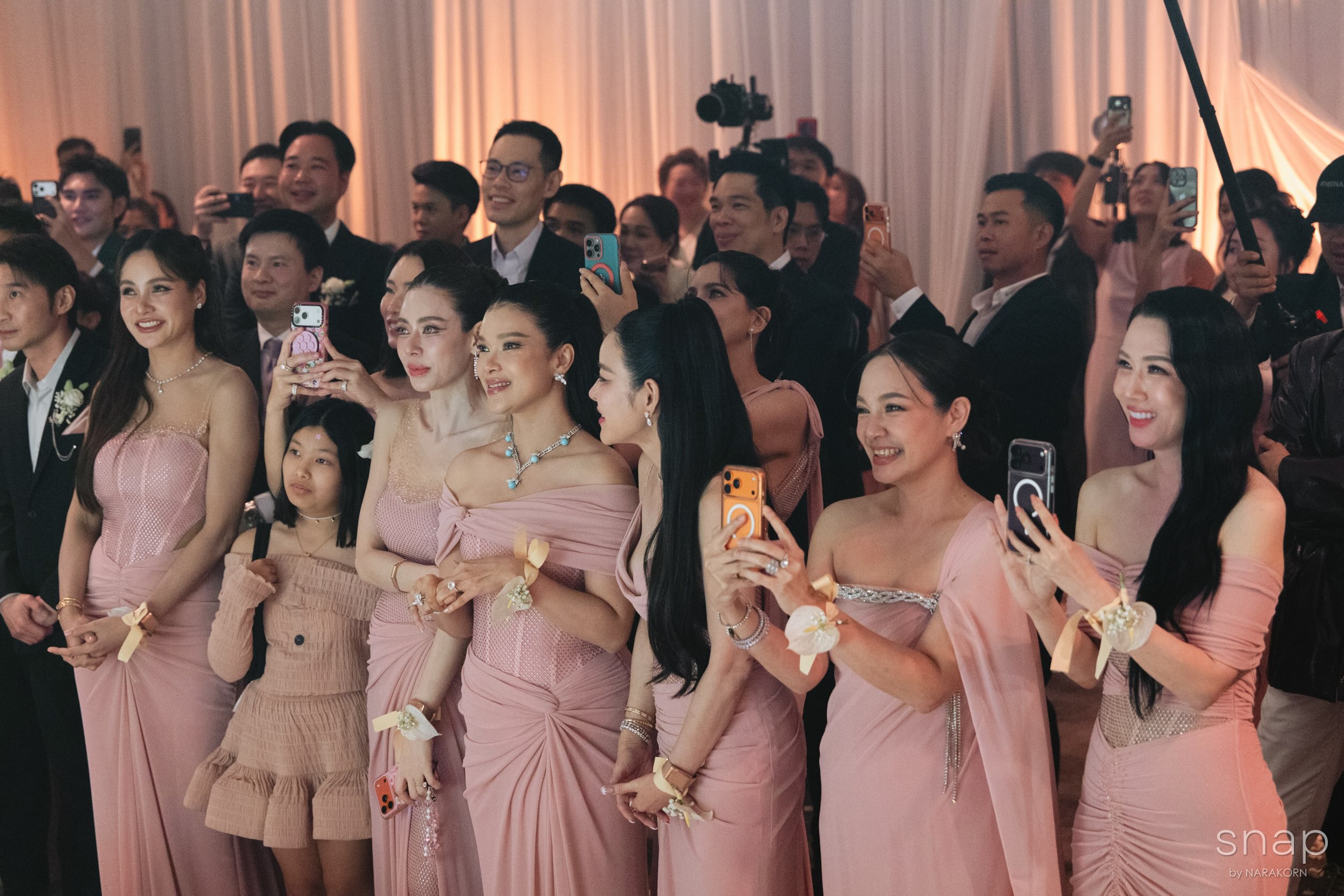 เมย์ เฟื่องอารมย์