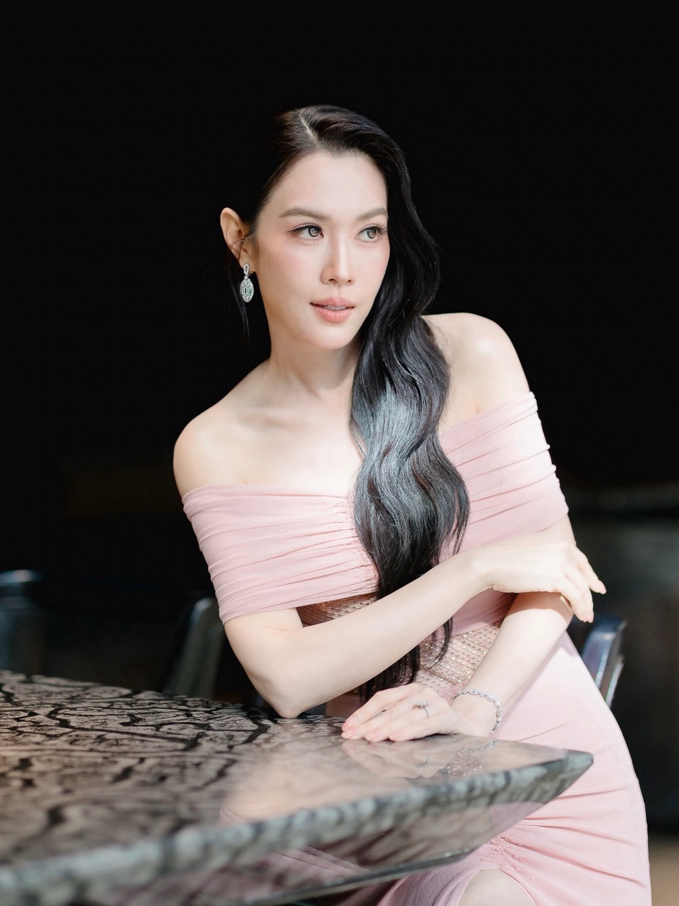 เมย์ เฟื่องอารมย์