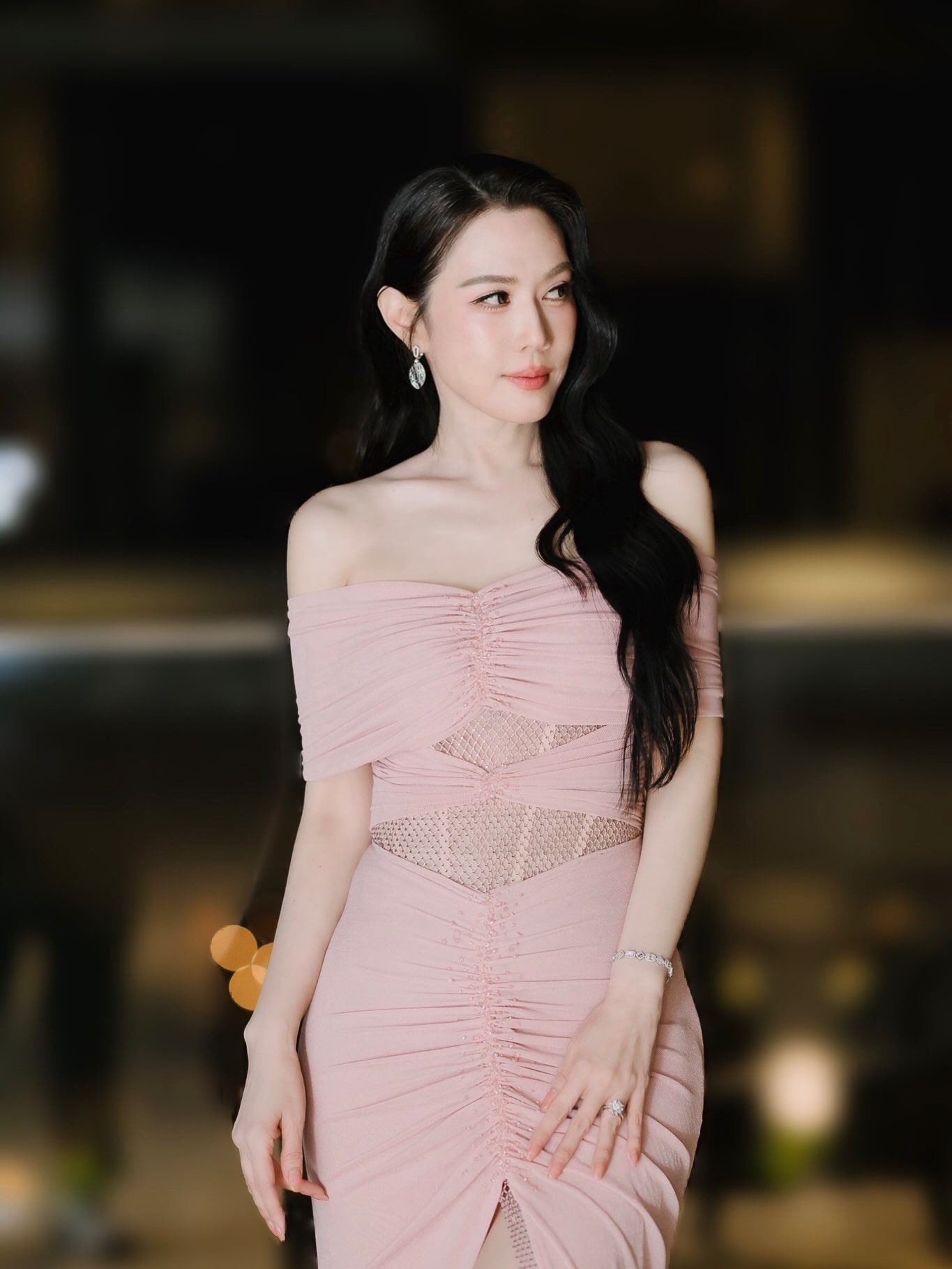 เมย์ เฟื่องอารมย์