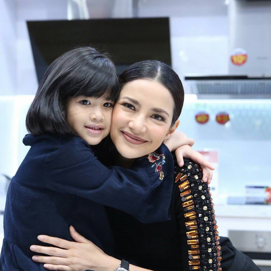 อ้อม - พิยดา จุฑารัตนกุล