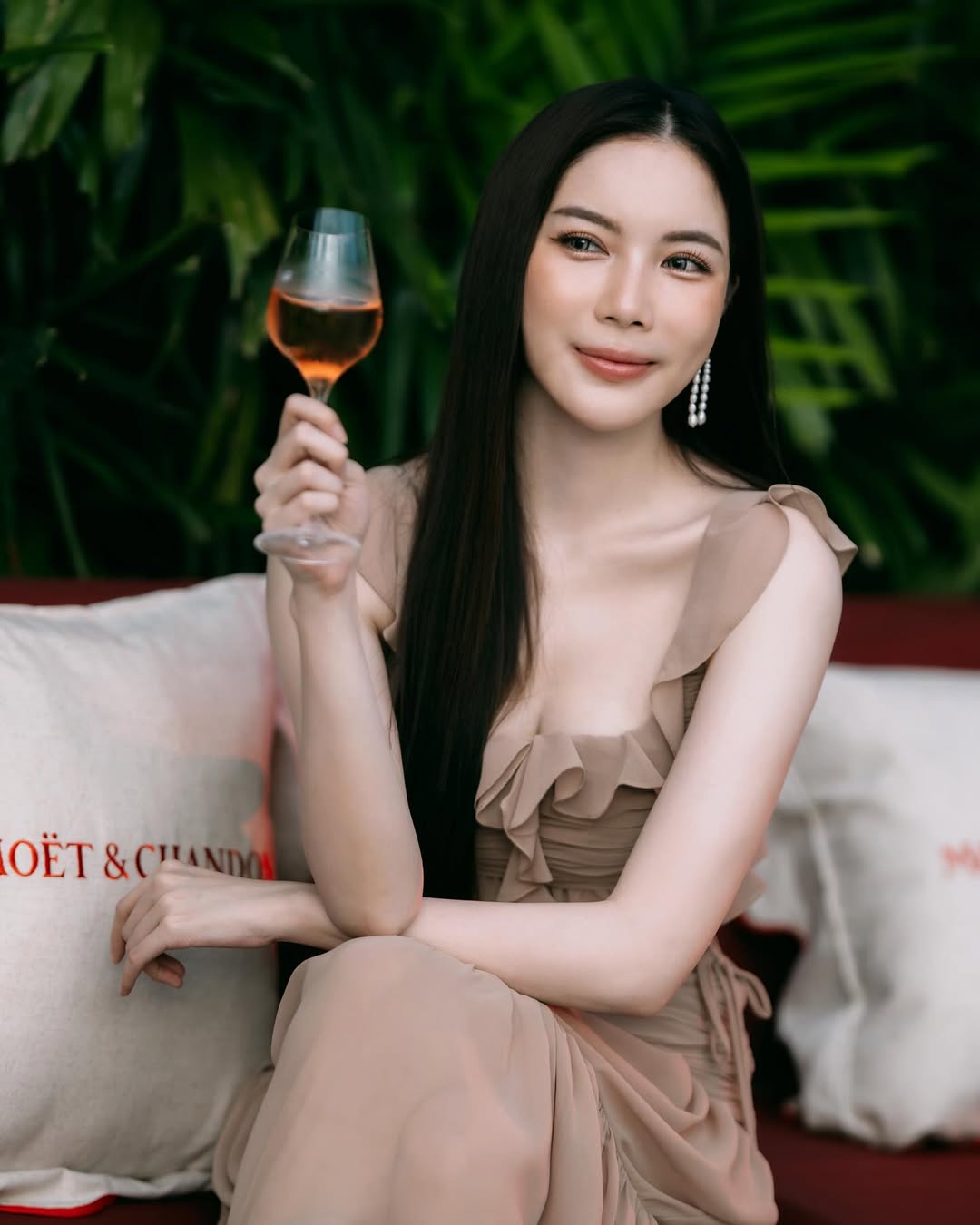 มุก - วรนิษฐ์ ถาวรวงศ์