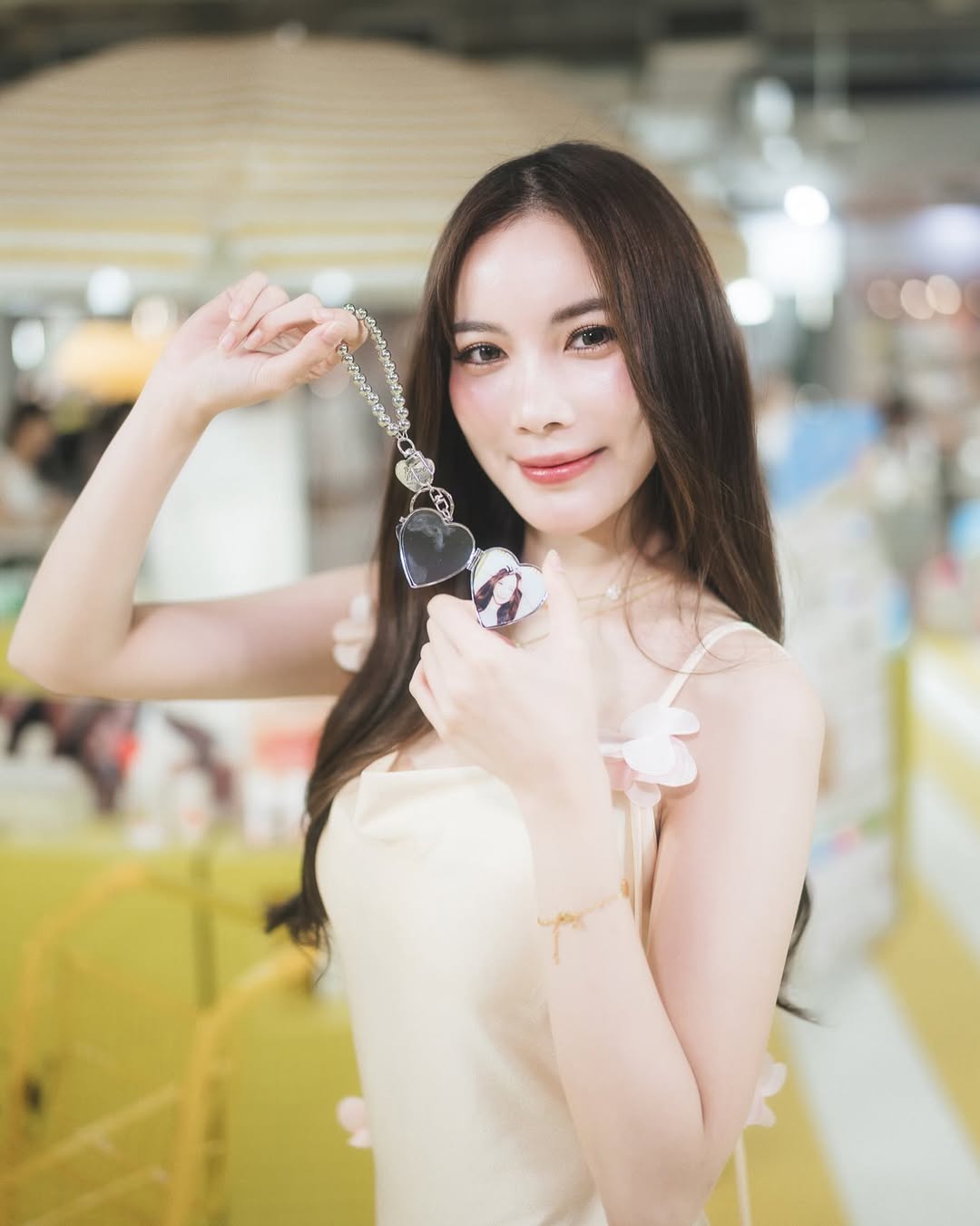 มุก - วรนิษฐ์ ถาวรวงศ์